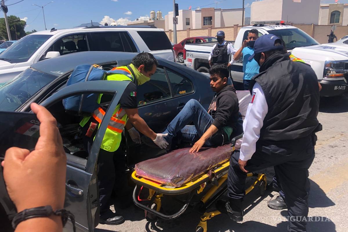 Lesionado termina un joven tras causar choque múltiple al norte de Saltillo