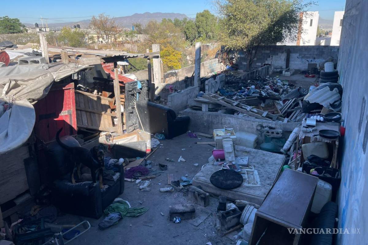 $!Vecinos intentaron ingresar a la vivienda para auxiliar a las niñas, pero el fuego lo impidió.
