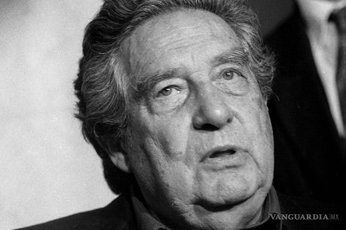 El 19 de abril de 1998, Octavio Paz, poeta y Premio Nobel de Literatura, muere en la Ciudad de México