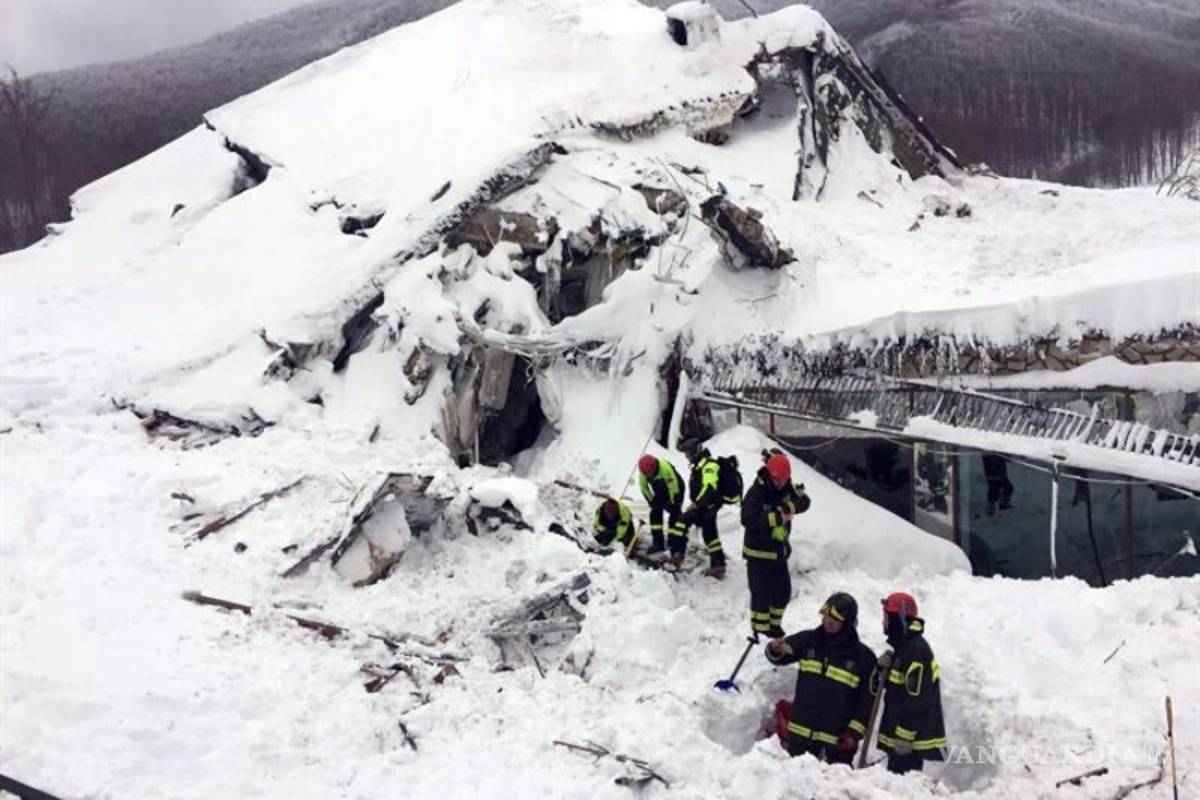 Encuentran a ocho supervivientes tras la avalancha en Italia