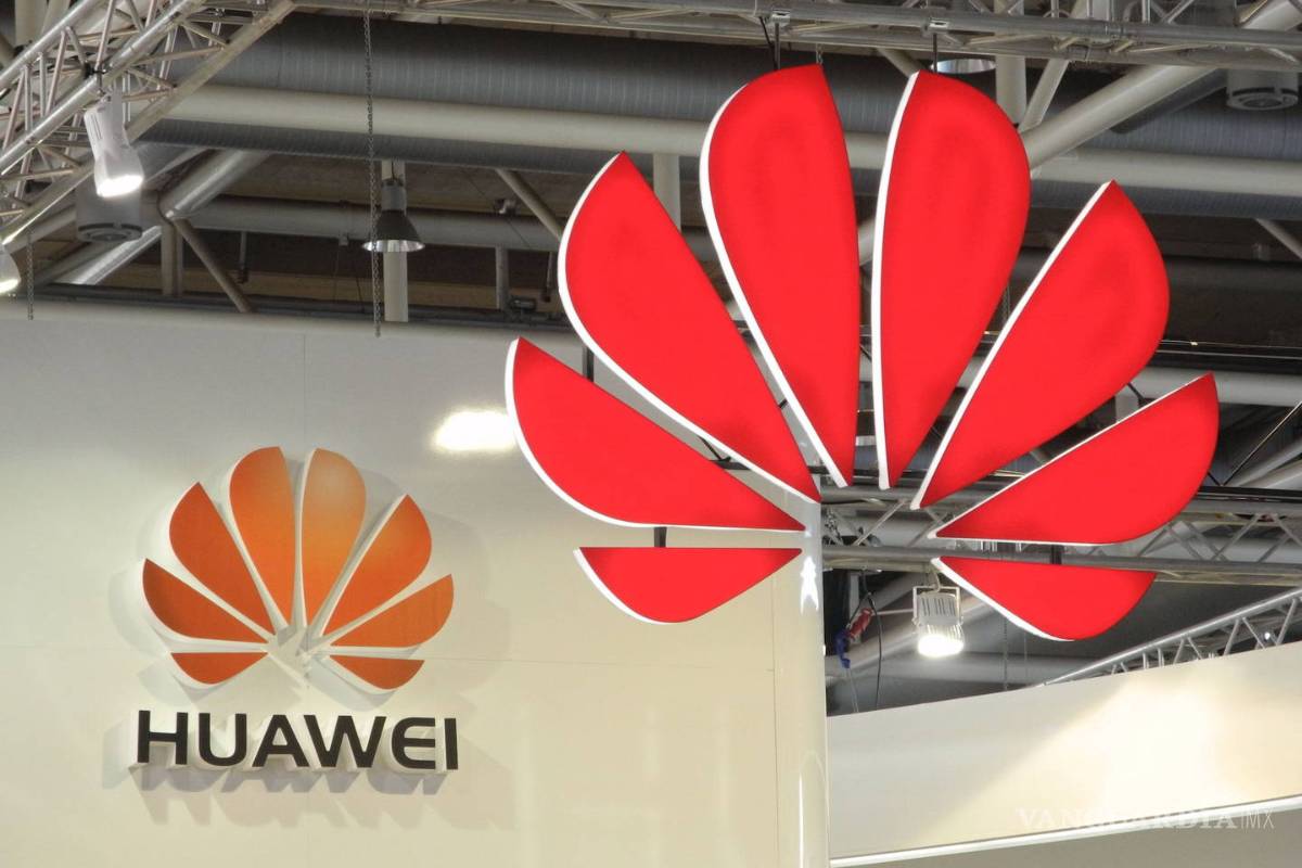 Trump promulga ley para sustituir equipos de Huawei
