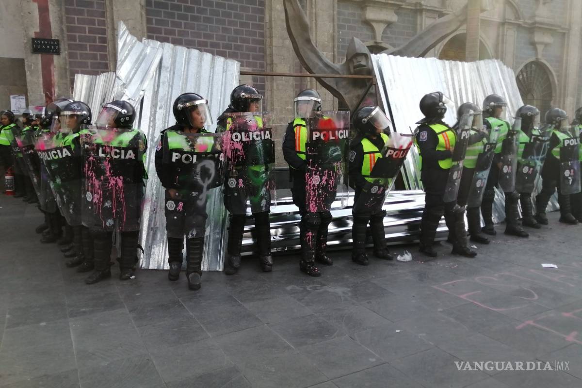 18 mujeres policías con quemaduras y otras heridas durante marcha del 8M en la CDMX