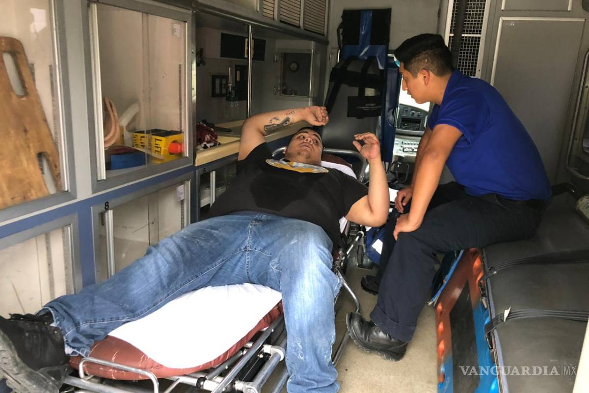 Músico cae a fosa mientras tocaba en un entierro en un panteón