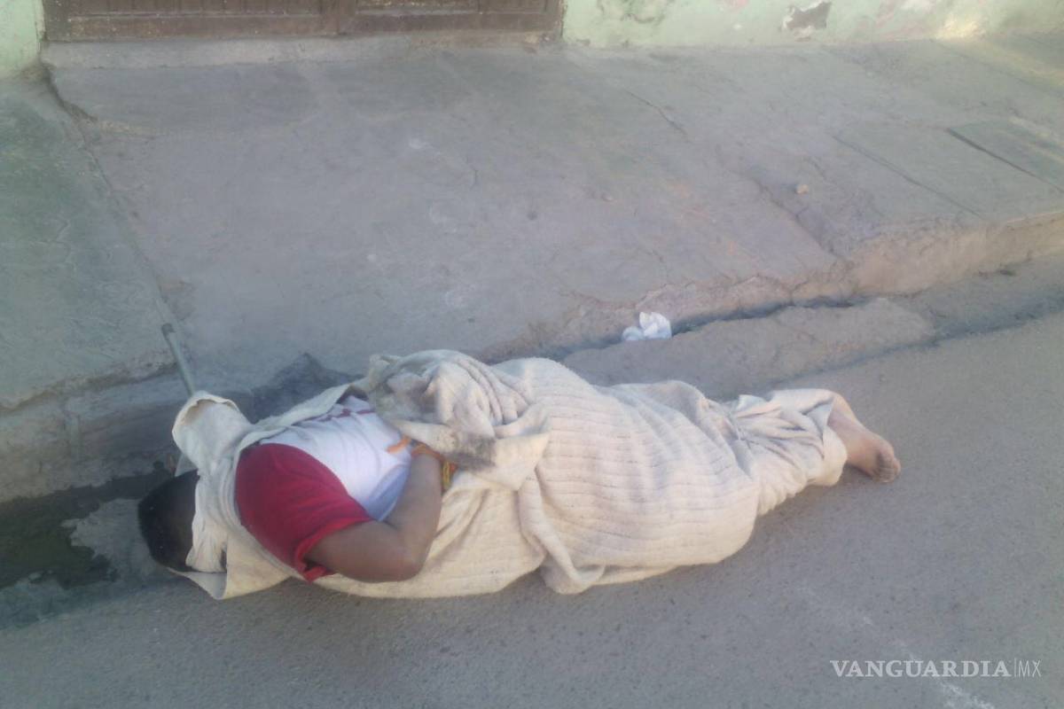 Encuentran cadáver estrangulado y encobijado en Torreón
