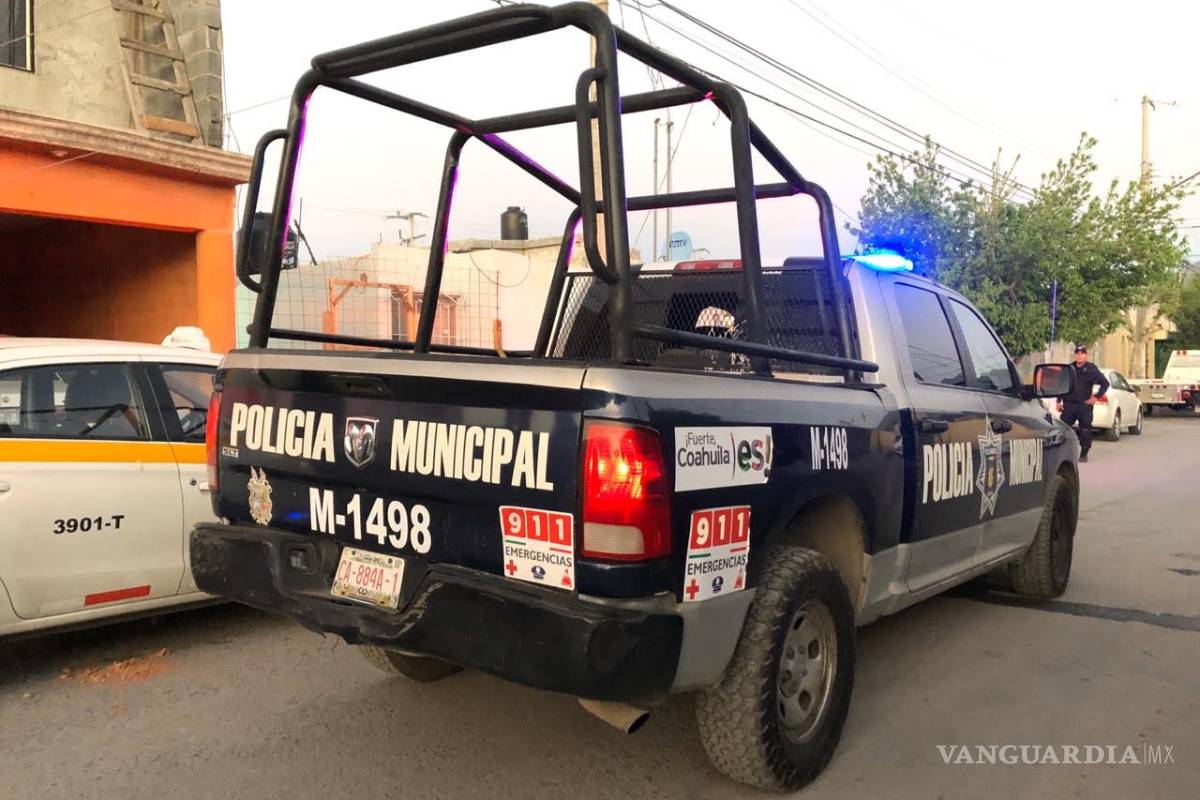 Se pasa el alto y muere al ser atropellado por policías municipales en Saltillo