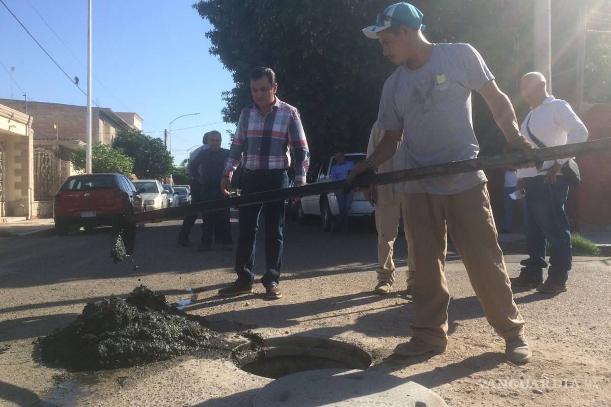 Desazolva Simas Torreón redes de drenaje en colonia Jacarandas