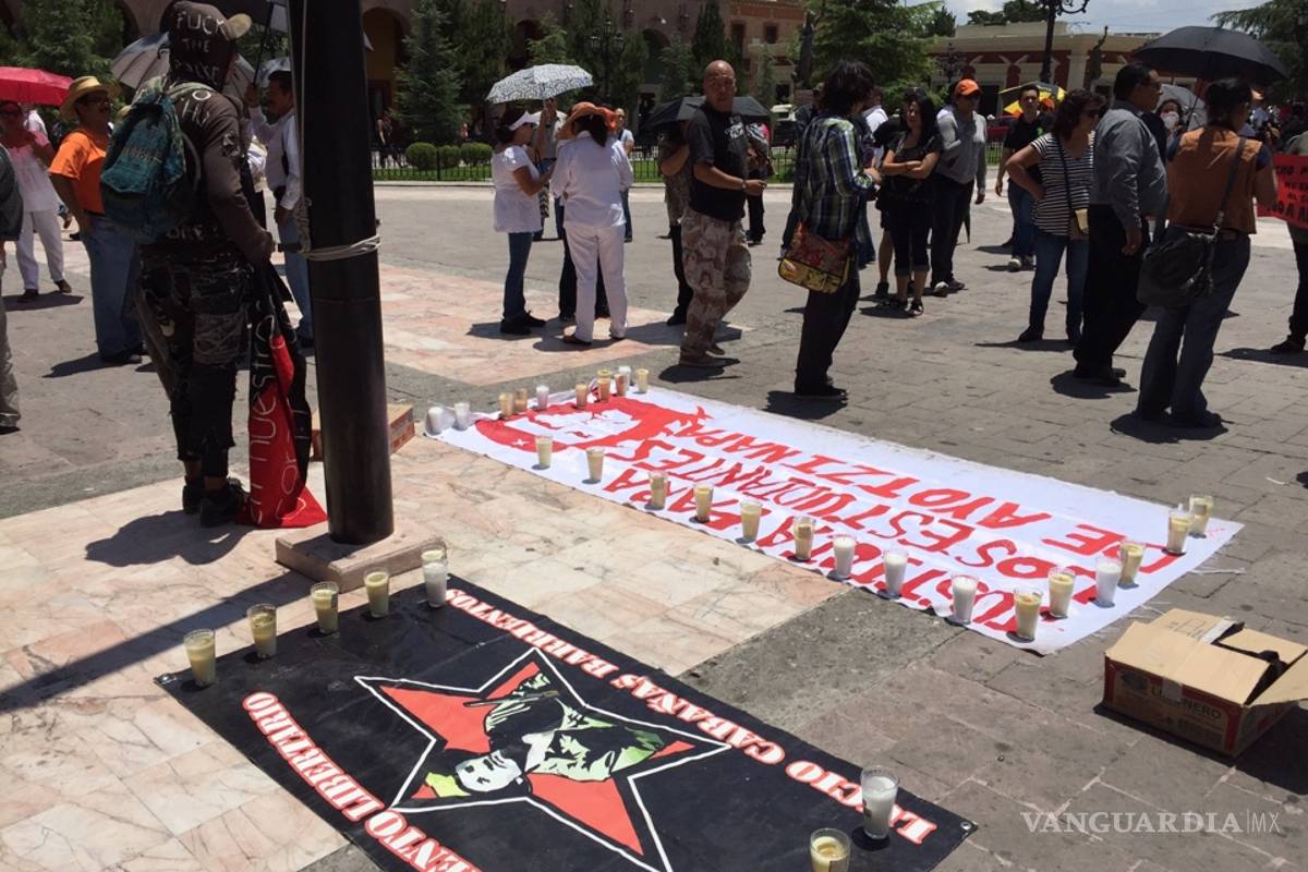 Grupos ciudadanos y magisteriales de Coahuila protestan por conflicto en Oaxaca (FOTOS)