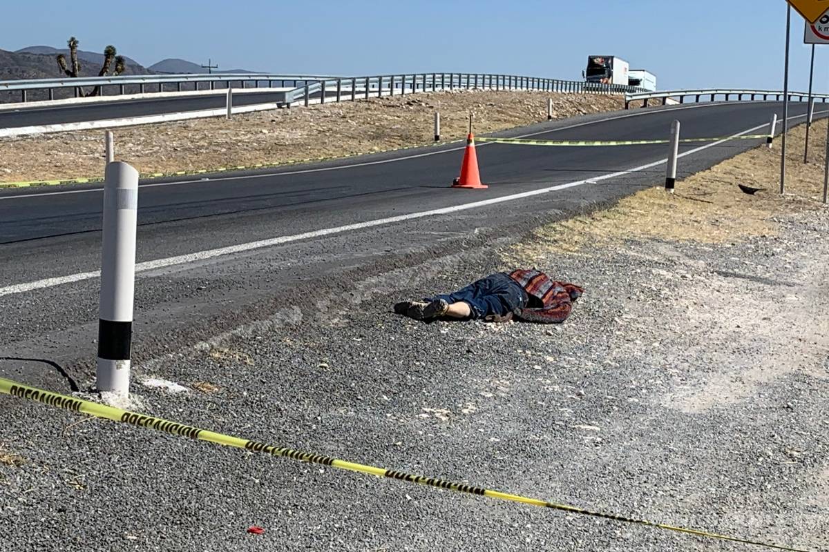 Hallan sin vida a vendedor; pudo ser atropellado