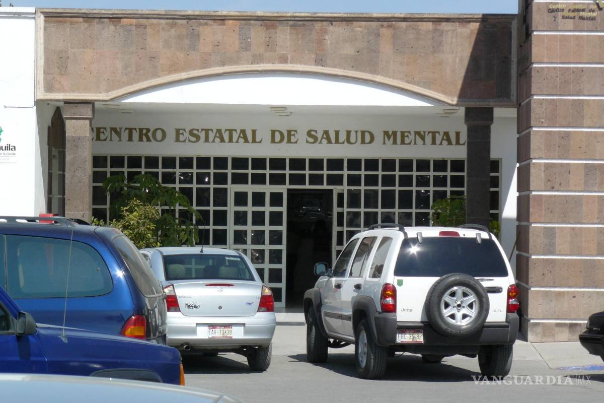 Madrugan para lograr consulta en el CESAME en Saltillo