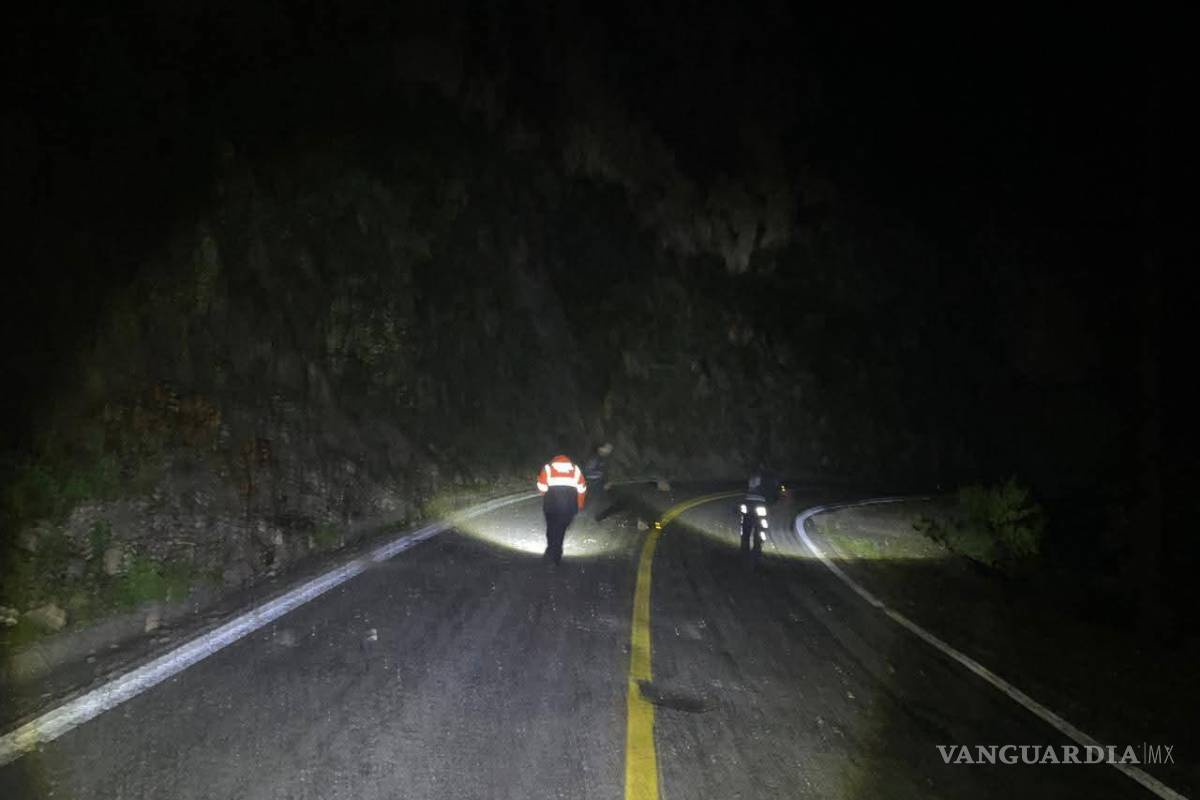 Reportan cierres parciales en la carretera Iturbide a Linares por deslaves
