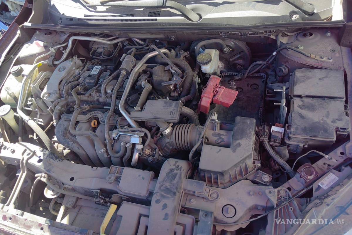 Le desmantelan auto a mujer en Grúas Saltillo