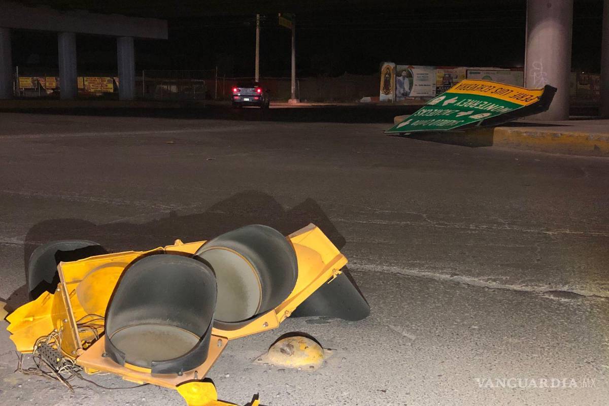 Saltillo: fuertes vientos derriban árboles, luminarias y hasta semáforos en diferentes puntos de la ciudad