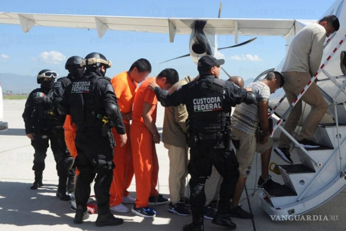 Trasladan a 109 reos de cárceles del Edomex a penales federales