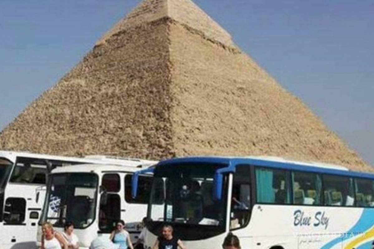 Explota autobús turístico en Egipto; reportan varias víctimas