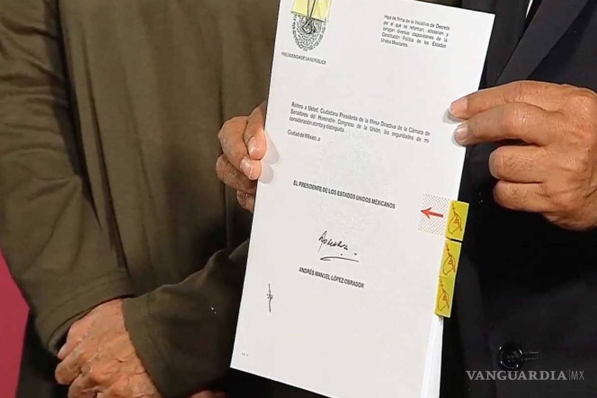 AMLO y Arturo Zaldívar firman iniciativa de reforma judicial