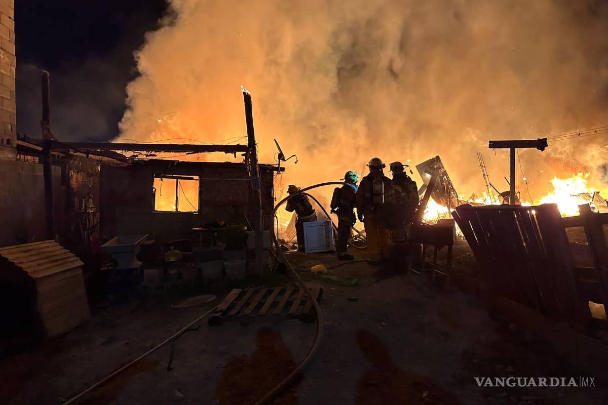 Incendio de tejabanes en Saltillo deja sin nada a cuatro familias