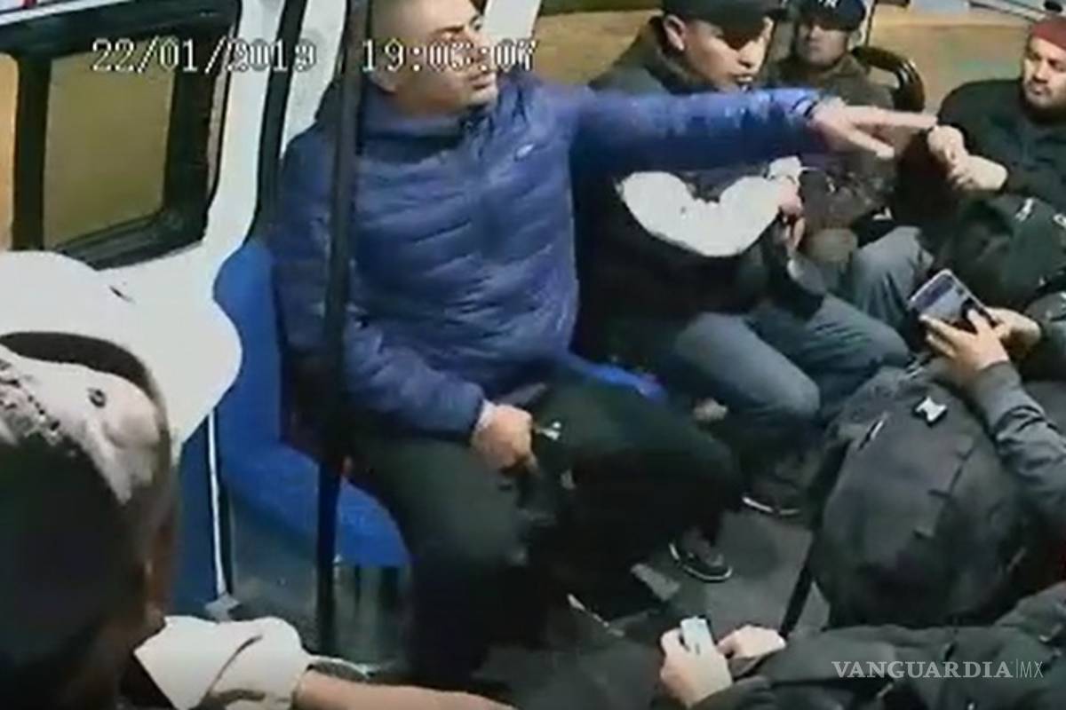 &quot;Váyanse con cuidado&quot;... la frase de un ladrón de microbus al despedirse tras despojar a víctimas (Video)