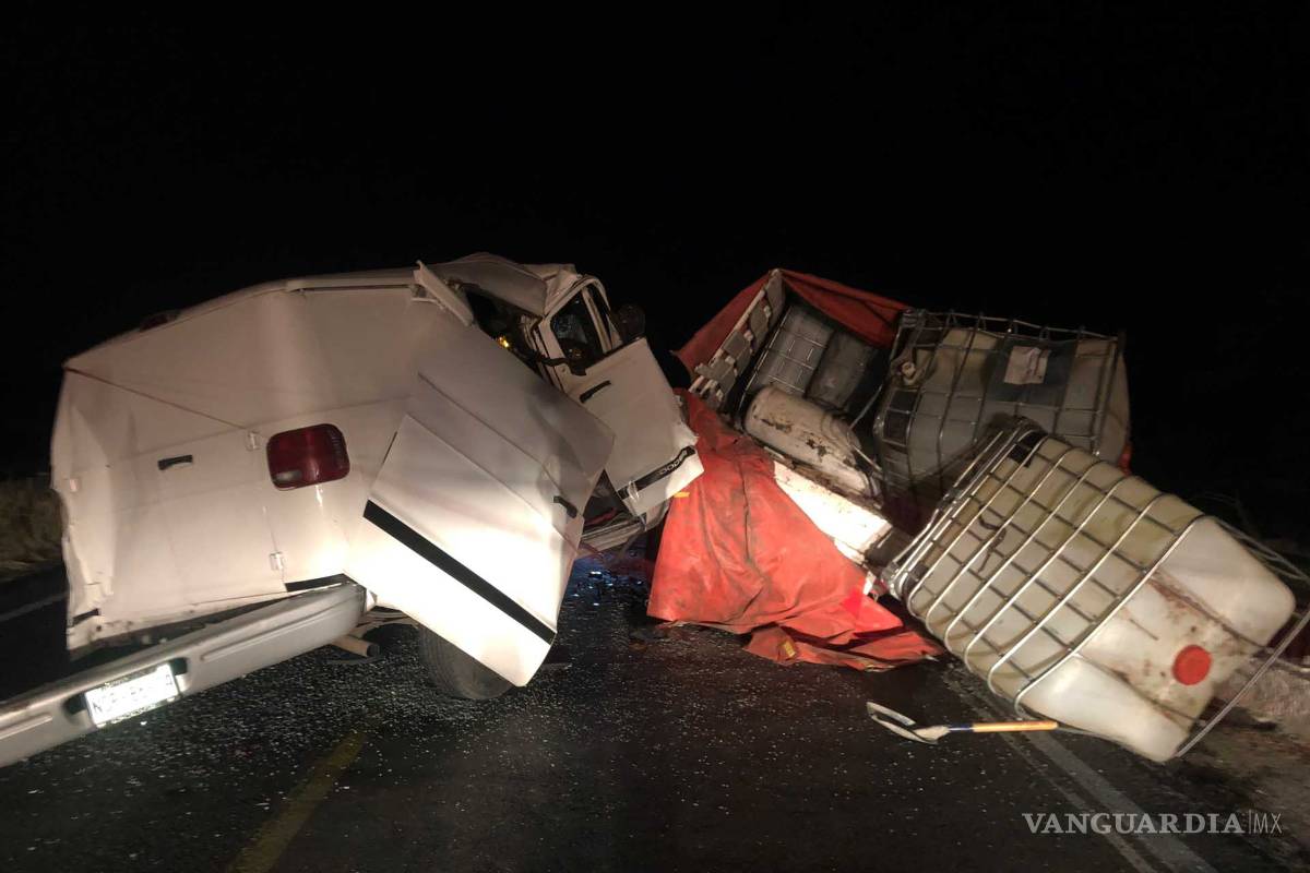 Vagón choca contra troca de huachicoleros; hay un muerto