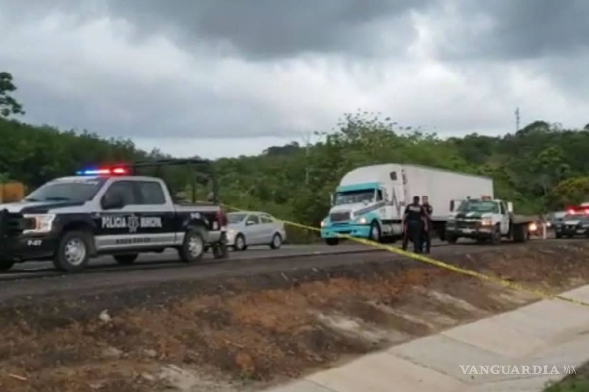Migrantes sufren ataque al viajar en carretera de Veracruz; muere uno