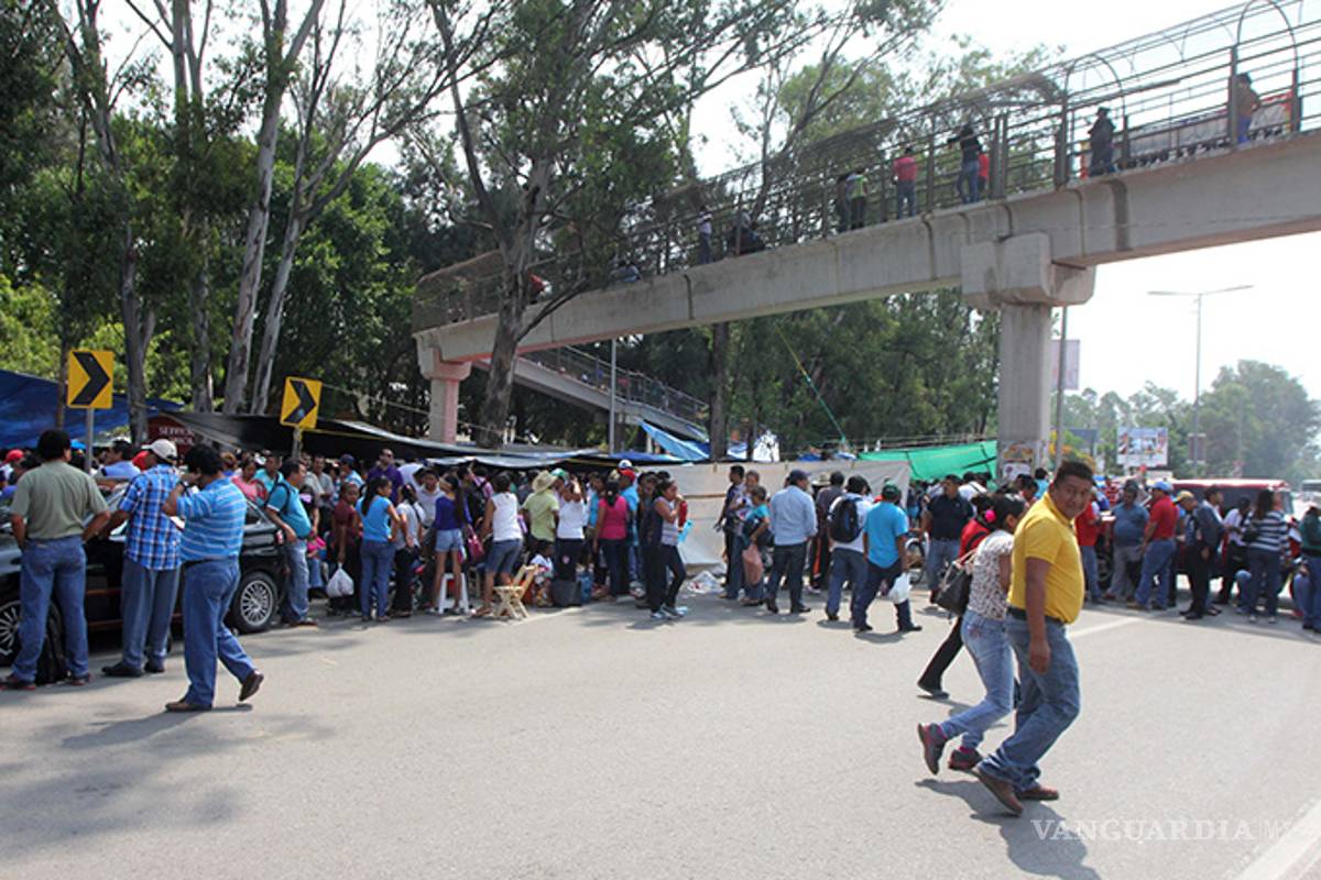 Sección 22 bloquea plazas comerciales en Oaxaca