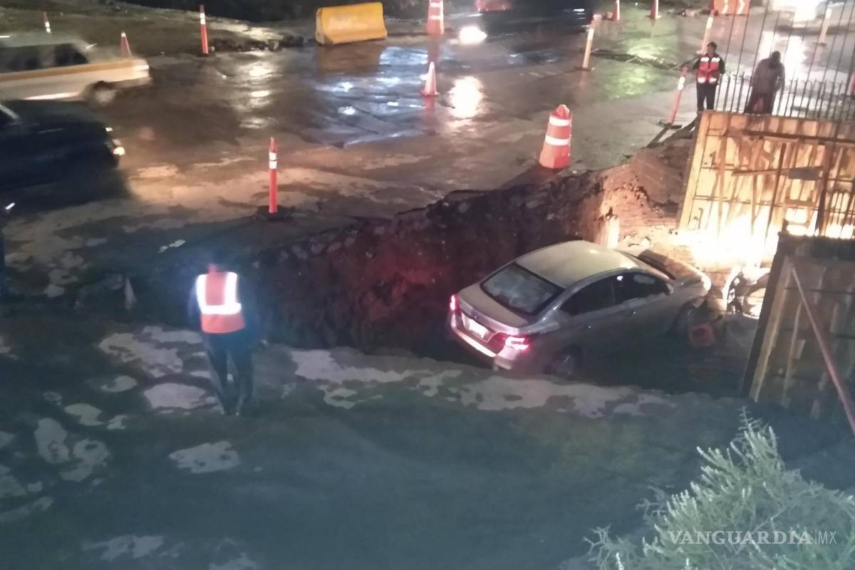 Conductor termina en el fondo de un arroyo, al oriente de Saltillo