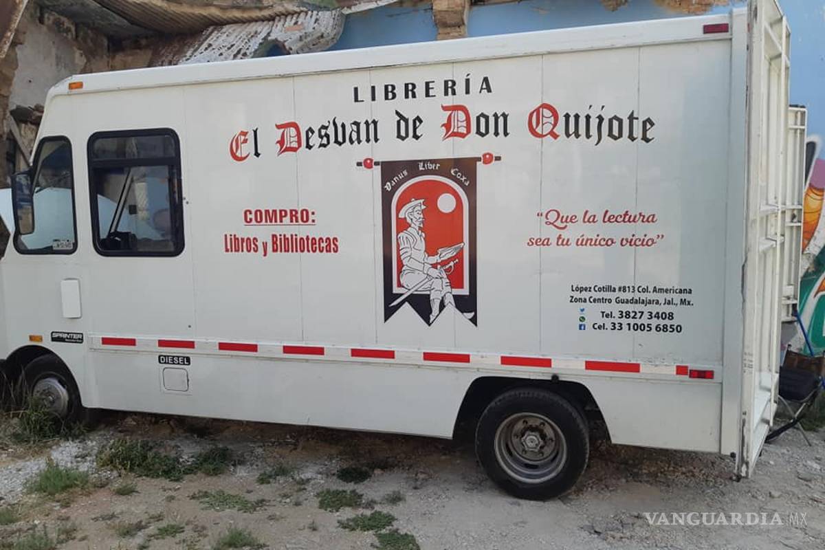 Una librería móvil alegra la cuarentena en Guadalajara