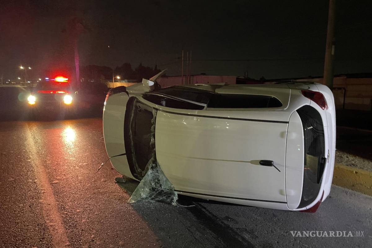 Hombre en estado de ebriedad es detenido tras protagonizar volcadura al norte de Saltillo