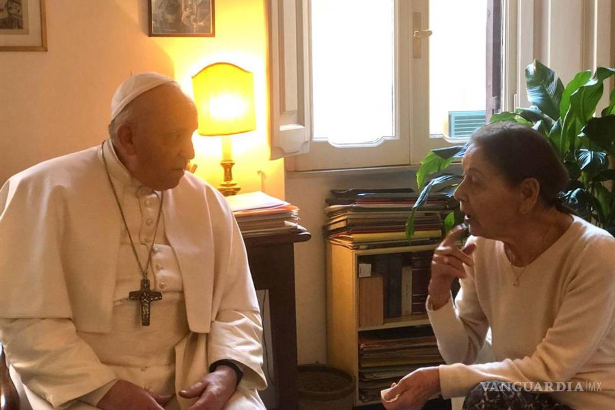 Superviviente del Holocausto recibe la visita en su casa del Papa Francisco