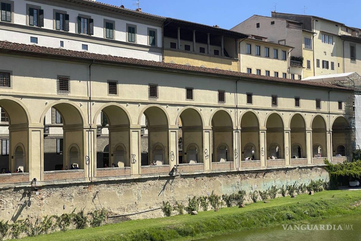 Grafitean sitio histórico en Florencia: Buscan a los culpables