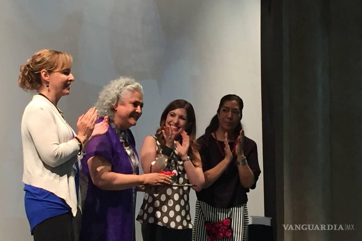 Otorgan a Laura Esquivel premio La Perla en FEIF de Piedras Negras