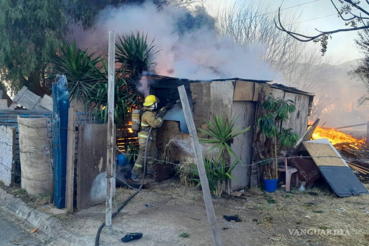 Quema de basura se sale de control y consume tejabanes en Ramos Arizpe