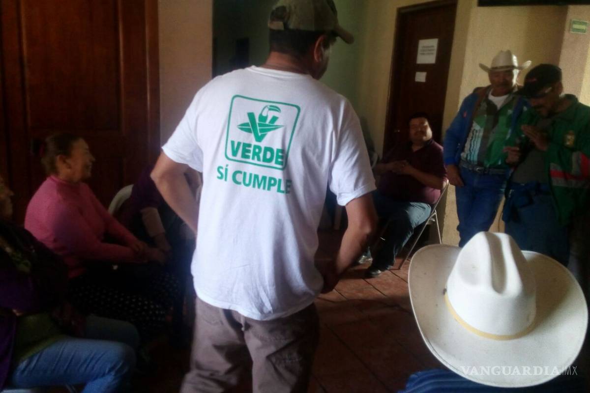 Toman unos 80 manifestantes el Palacio de Parras; exigen conclusión de obras