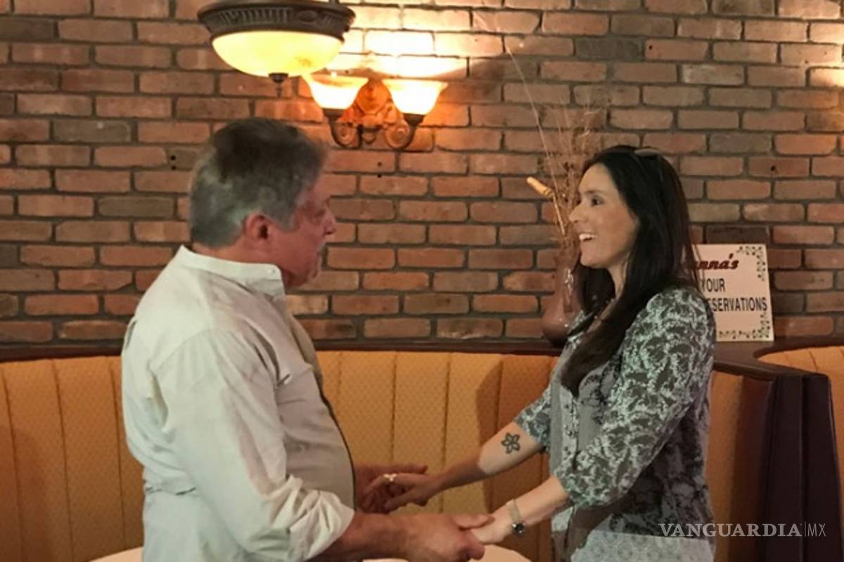 Padre e hija se reúnen por primera vez después de 40 años