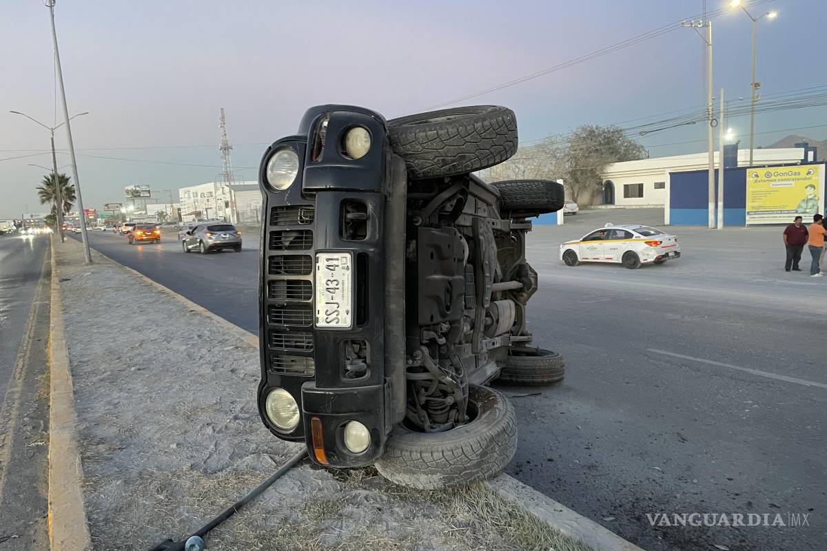 Chocan al sur de Saltillo y vuelcan