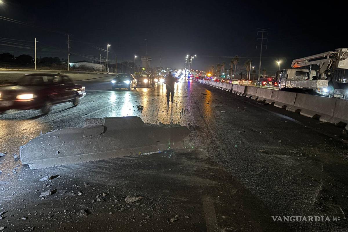 $!La colisión bloqueó los carriles que van hacia el este, provocando al menos dos horas de cierre vial en la zona.