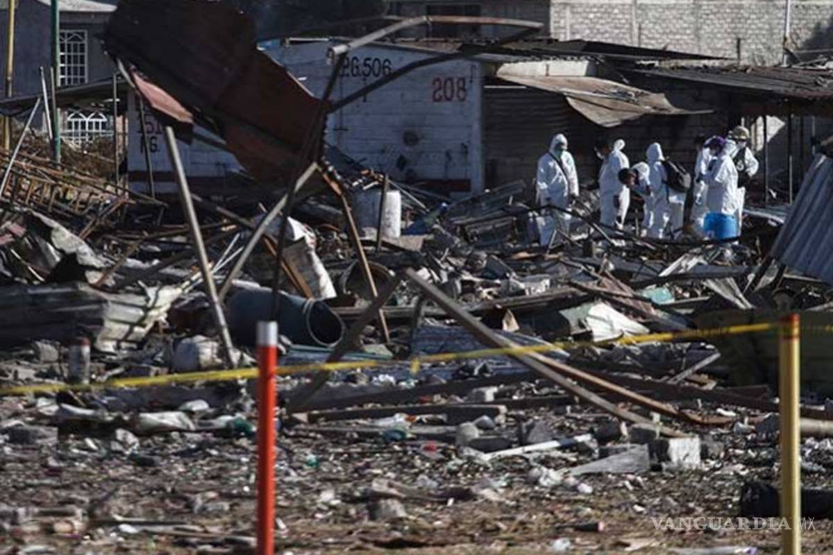 Encuentran más restos humanos en Tultepec; batería pudo provocar explosión