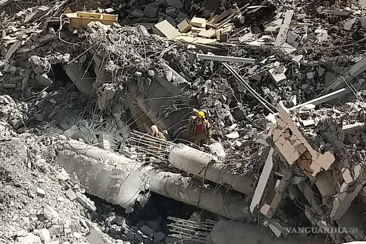 $!Derrumbe en casas de Monterrey deja una persona muerta, otra herida y una desaparecida