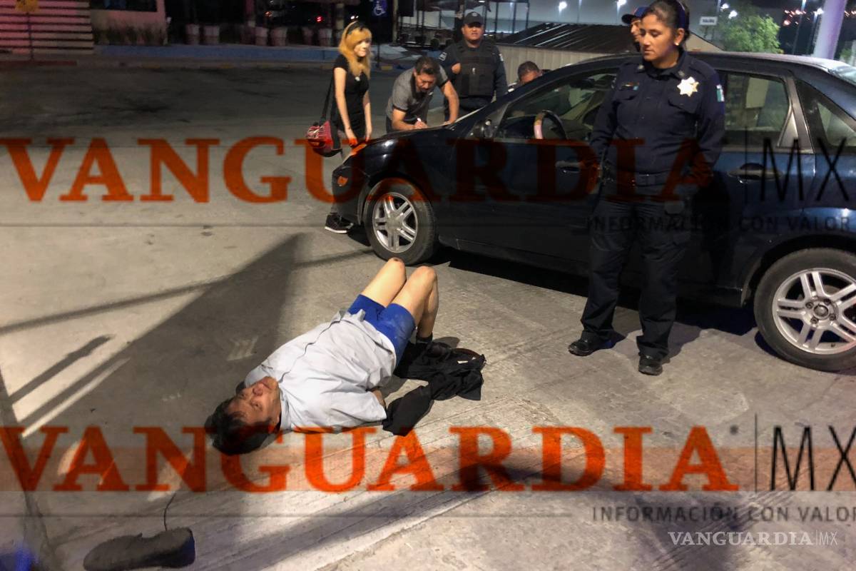 Presunto maestro ebrio de la sección 38 arma escándalo tras chocar en Saltillo