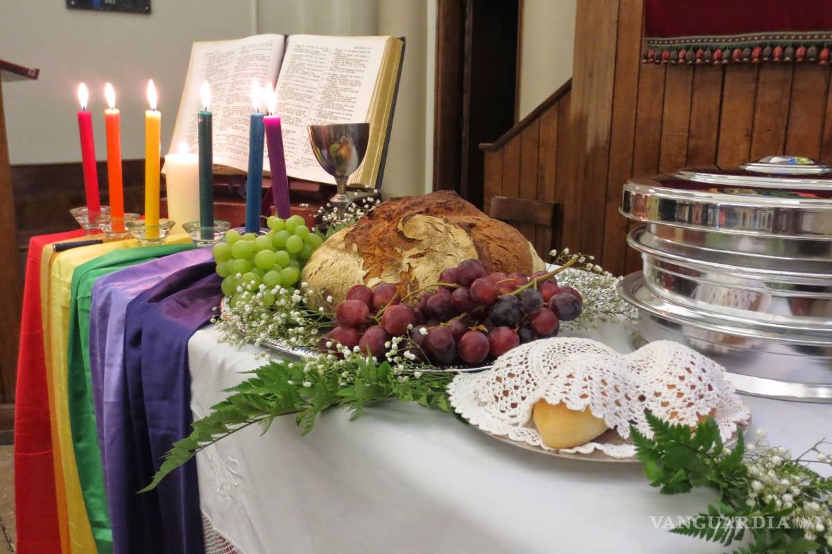 'La Biblia Queer' poeta prepara la versión gay de la Biblia