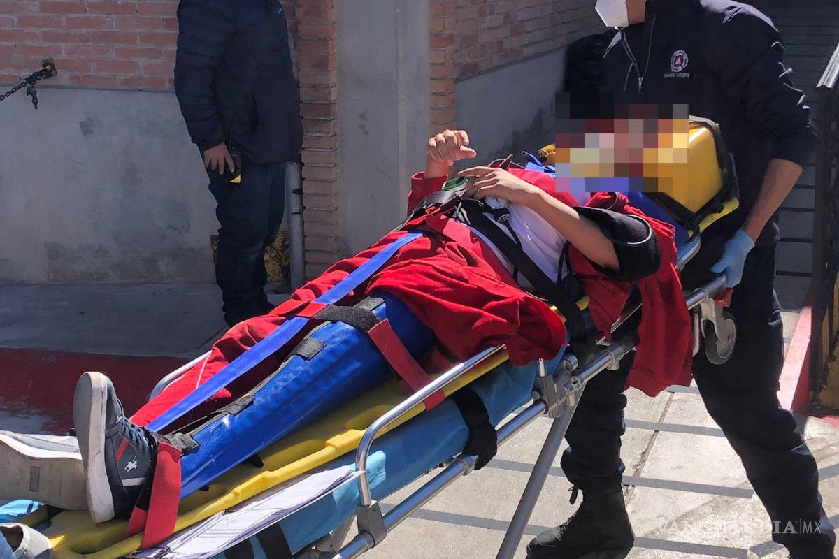 Trailero atropella a adolescente afuera de secundaria en carretera Saltillo-Monterrey