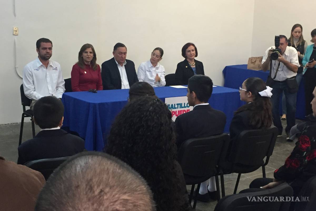 Reconoce Municipio de Saltillo a estudiantes destacados
