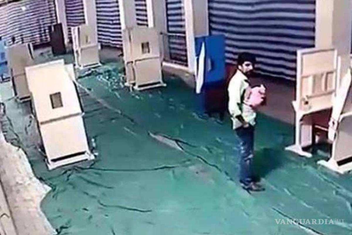 Hombre besa a su bebé y lo abandona en una iglesia