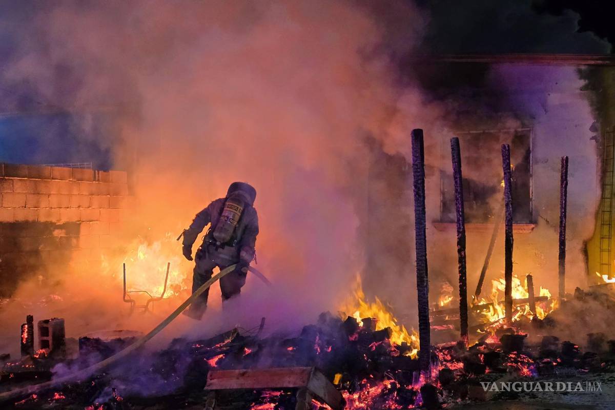 Incendio consume vivienda en Ramos Arizpe