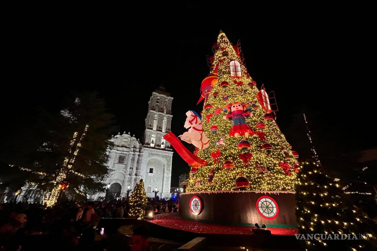 Ya se siente el espíritu navideño: abren Villamagia y encienden pino en Saltillo