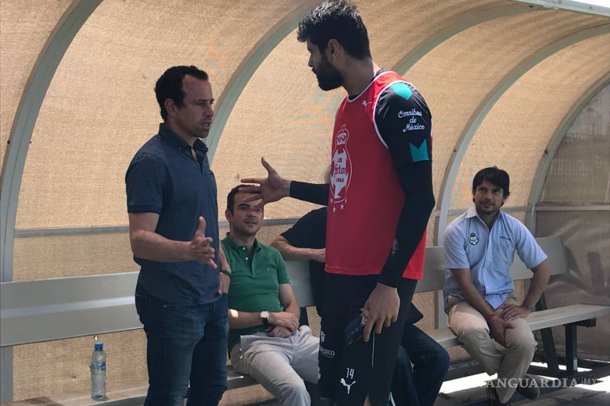 En el Tri siguen de cerca a Néstor Araujo, lo visitan en el TSM