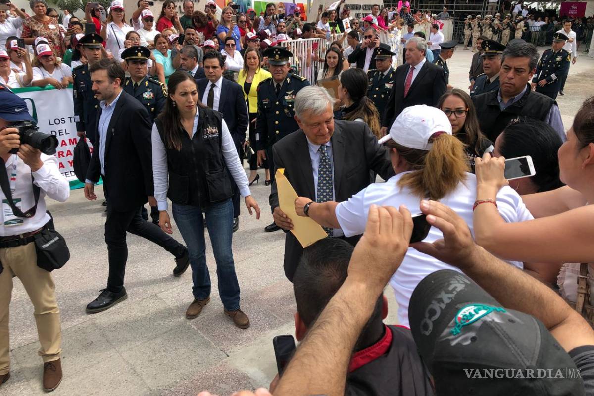 Los clamores a AMLO en Piedras Negras: Búsqueda de desaparecidos, revés a Reforma Energética e irregularidades en el ISSSTE