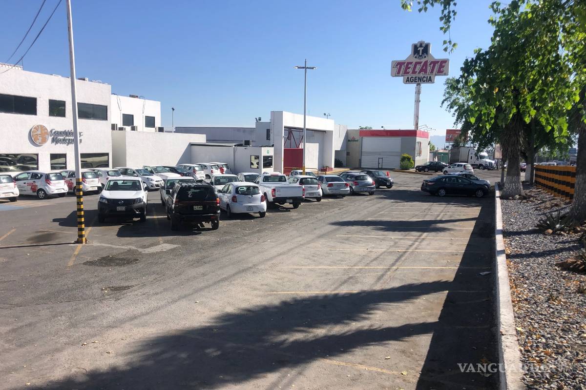 Comando armado irrumpe en bodega de cerveza en Saltillo, se lleva un camión y dos autos