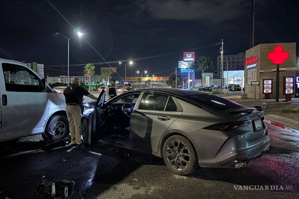 Percance vial en bulevar Venustiano Carranza deja daños materiales y caos momentáneo