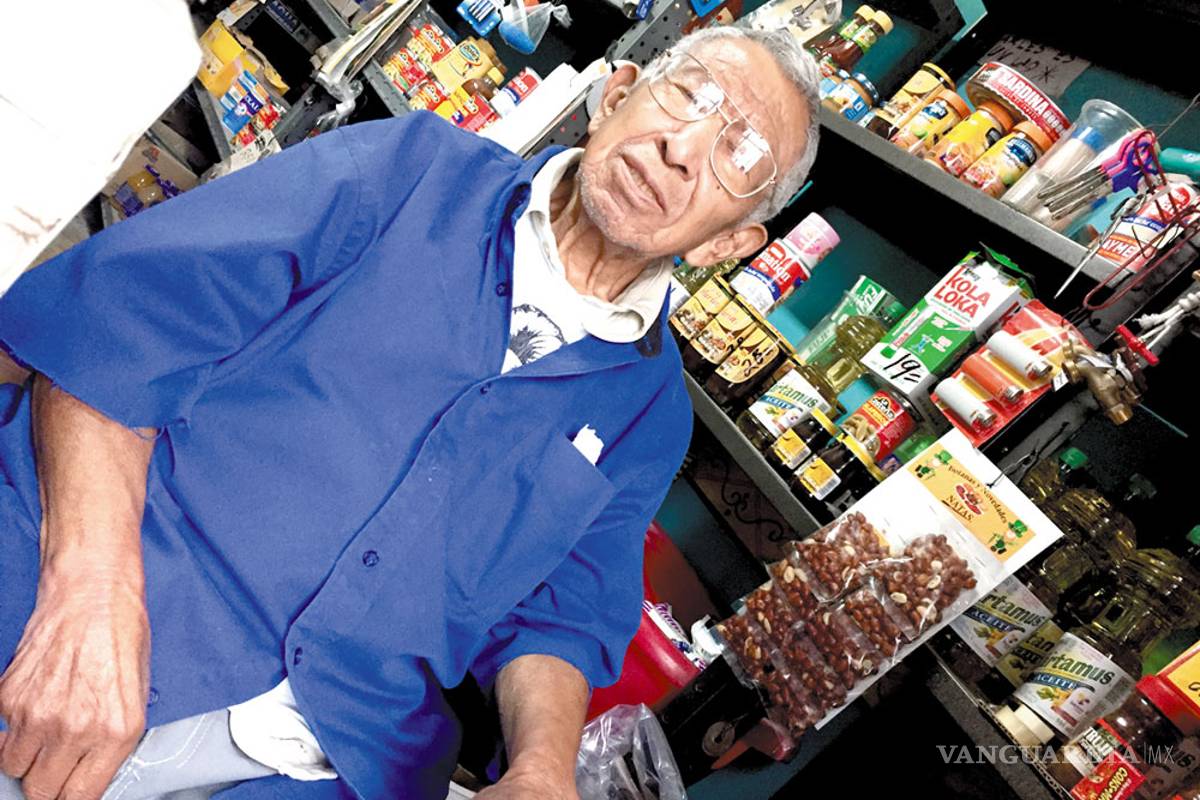 Don Simón pide ayuda a saltillenses en esta Navidad; le urge una silla de ruedas