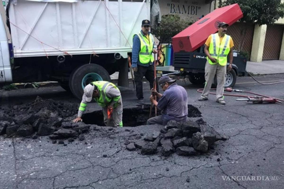 Aparece socavón en la Ex Hipódromo de Peralvillo